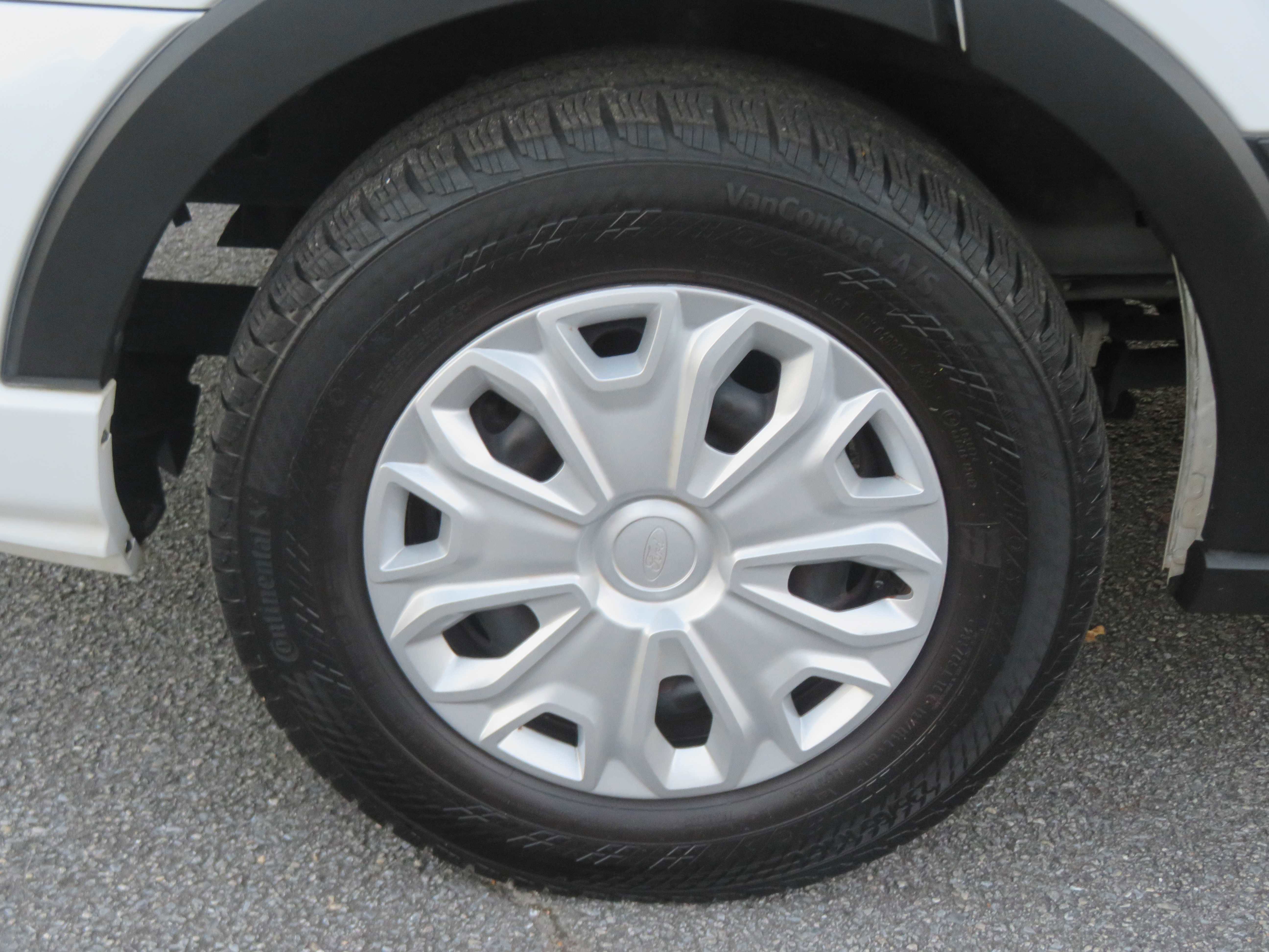 Used 2024 Ford Transit 350 XLT image 7