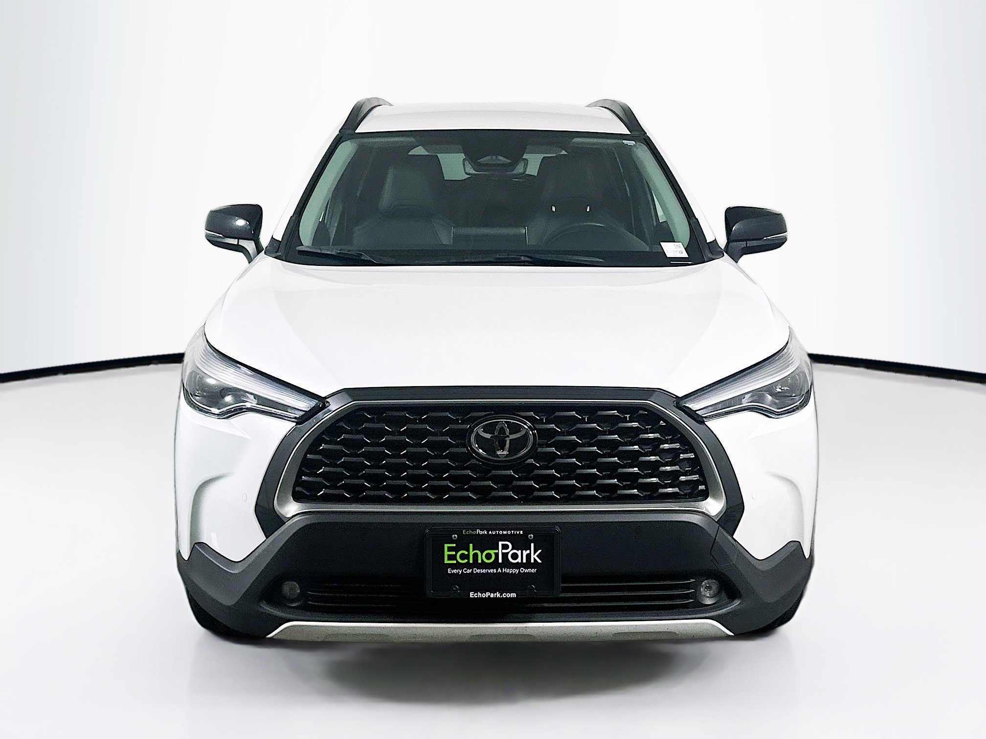 Used 2025 Toyota Corolla Cross XLE image 2