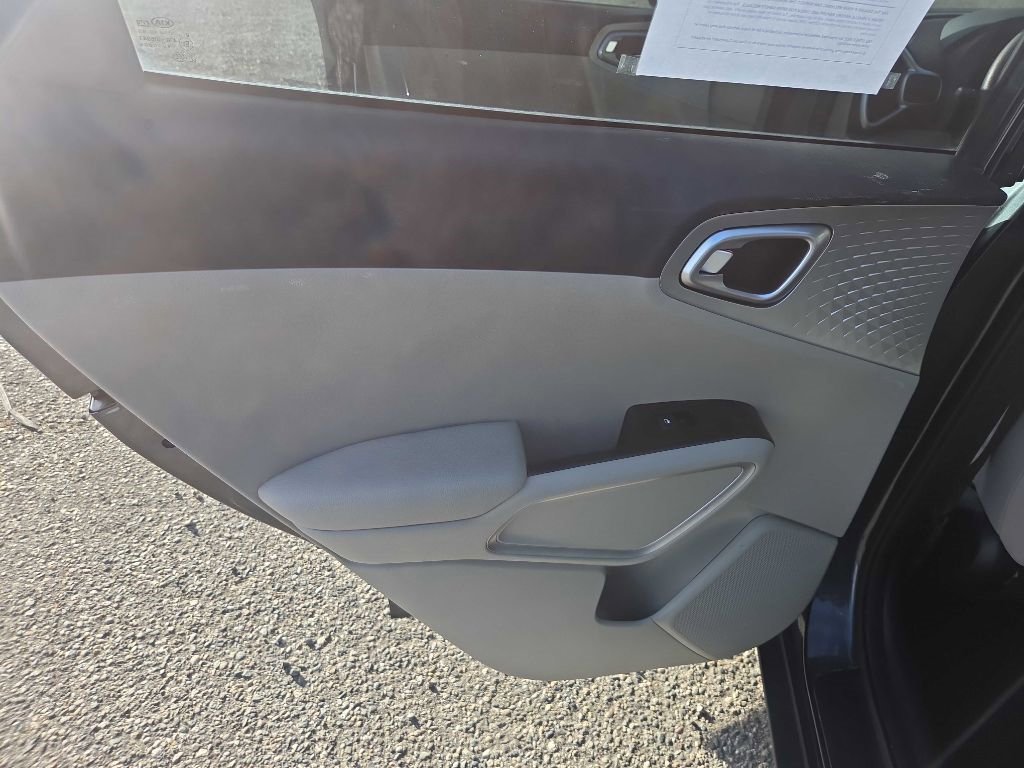 Used 2020 Kia Soul LX image 17