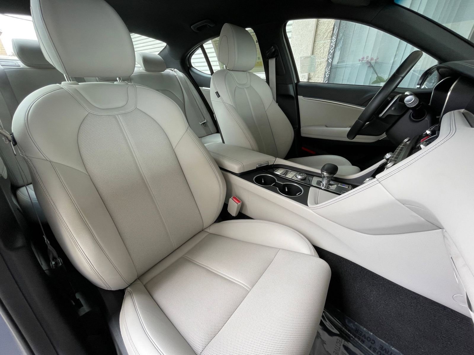 Used 2025 Genesis G70 2.5T image 36