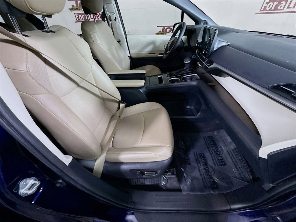 Certified 2023 Toyota Sienna XLE image 36
