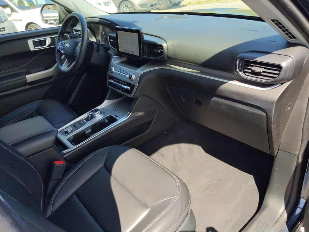 Certified 2022 Ford Explorer XLT w/ Equipment Group 202A image 11