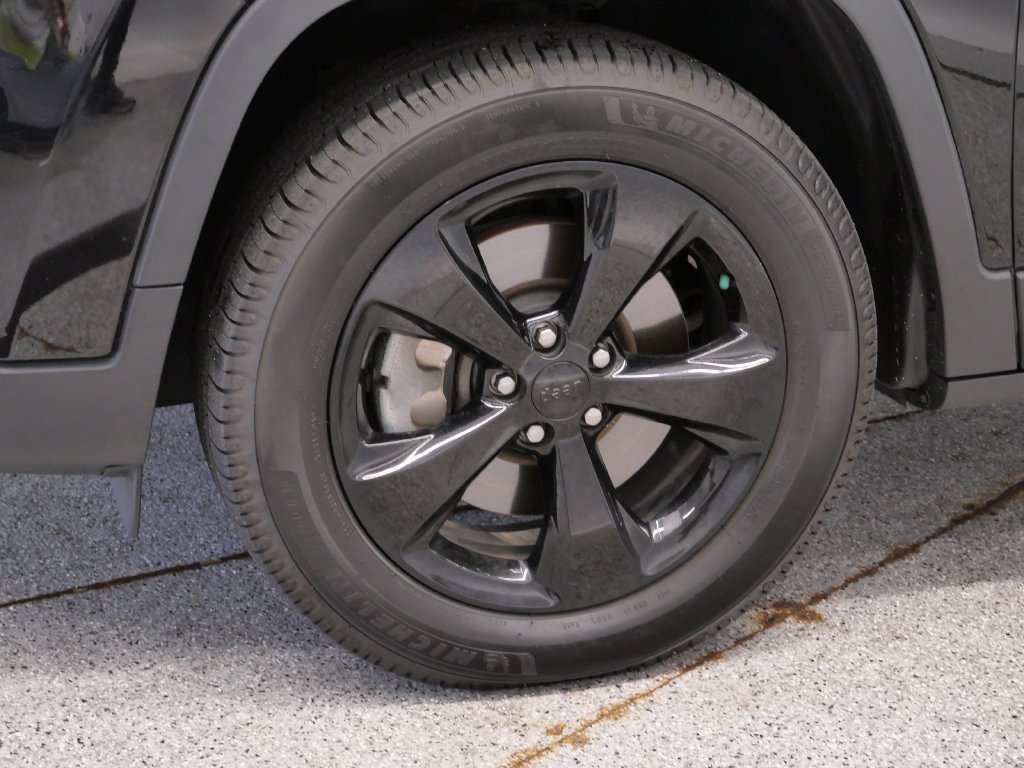 Certified 2019 Jeep Cherokee Latitude Plus AWD/4WD image 12
