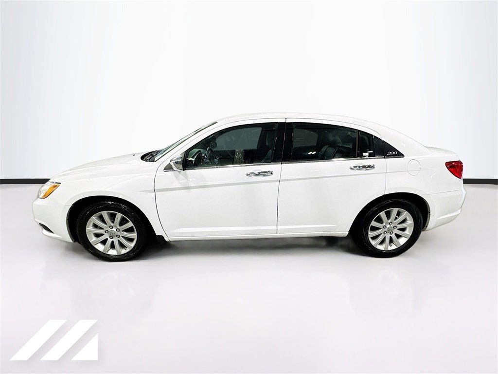 Used 2013 Chrysler 200 Limited image 8