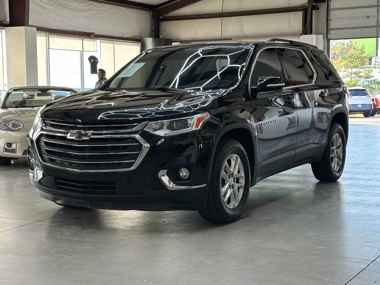 Used 2019 Chevrolet Traverse LT w/ LPO, Floor Liner Package FWD image 5