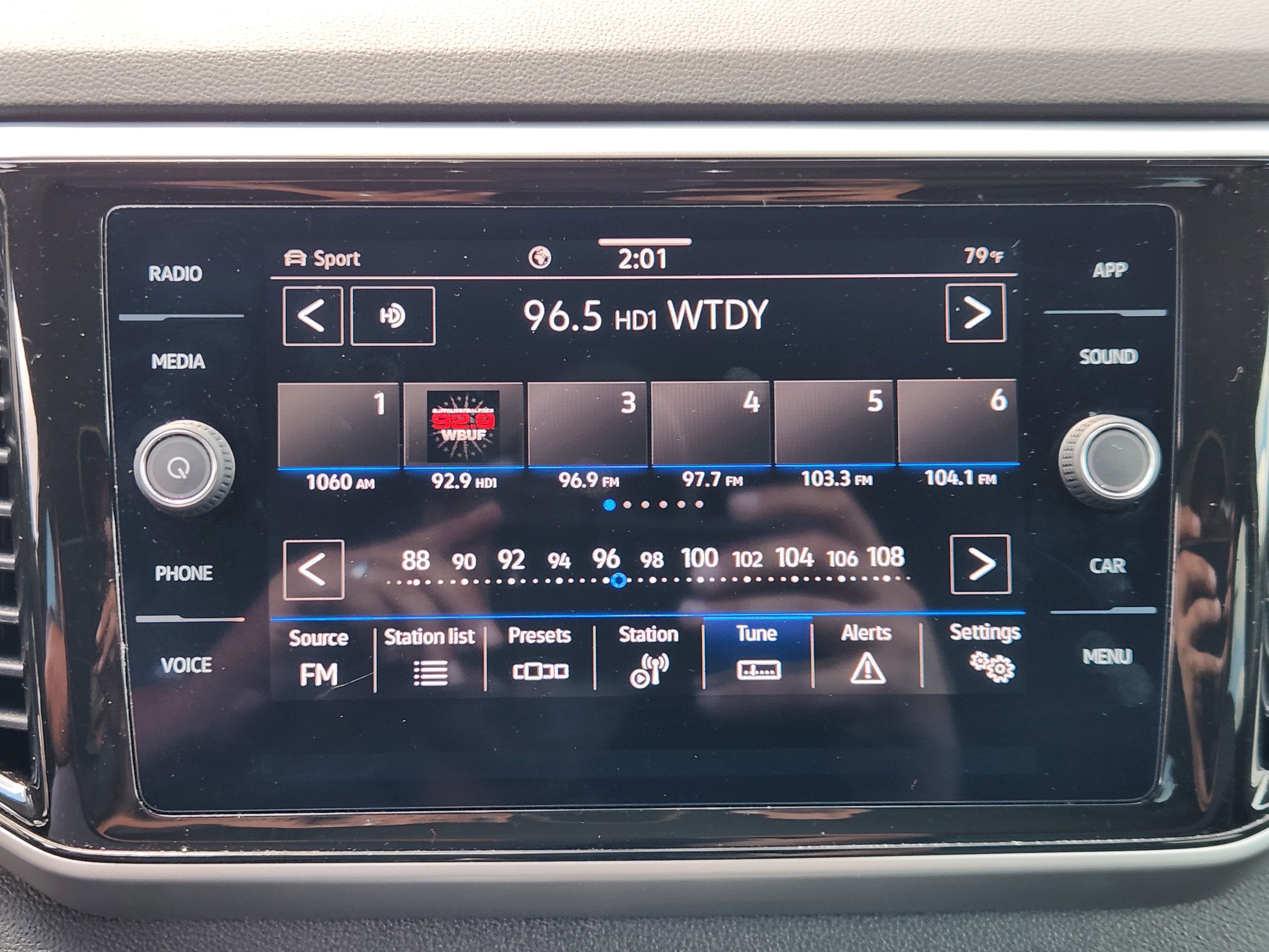 Certified 2023 Volkswagen Atlas SE w/ Black Wheel Package AWD/4WD image 11