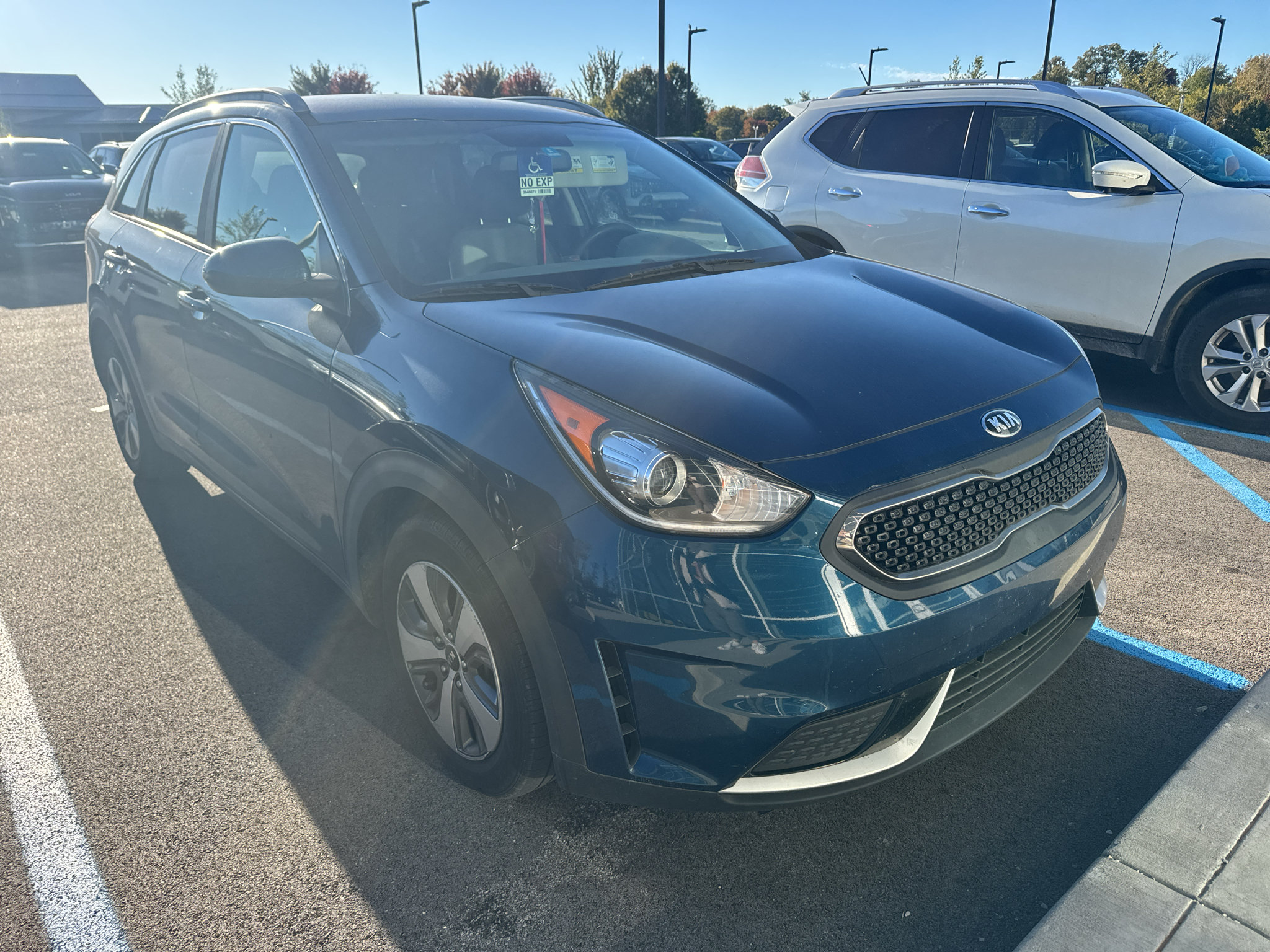 Used 2019 Kia Niro LX FWD image 3