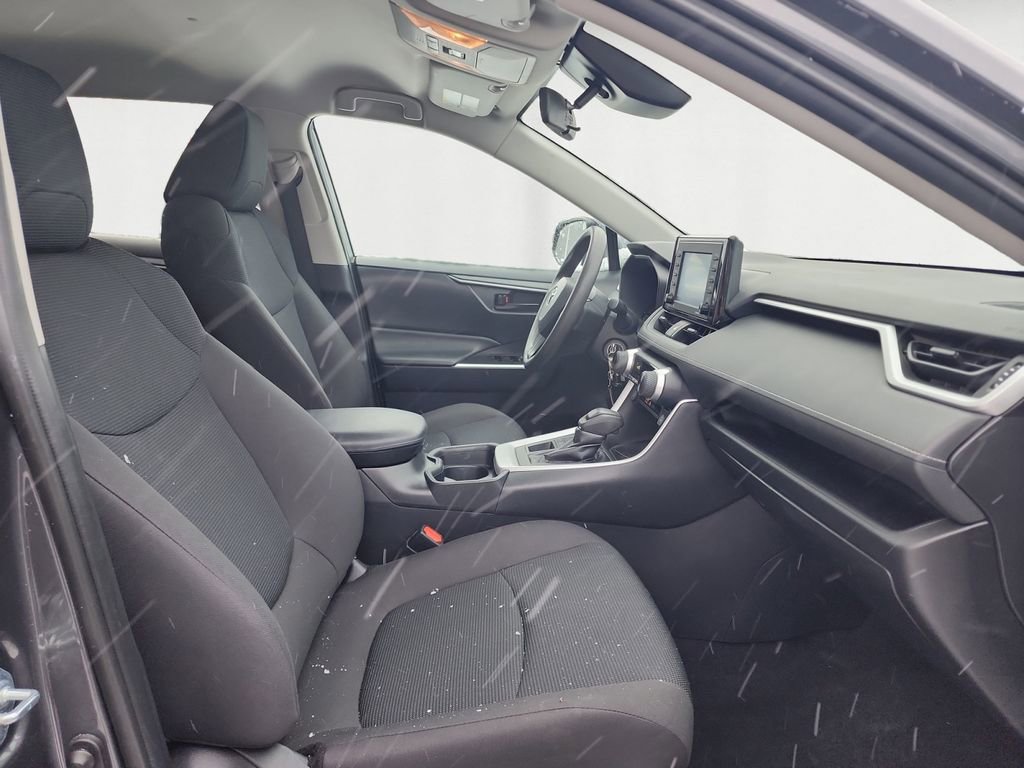 Used 2021 Toyota RAV4 LE image 15