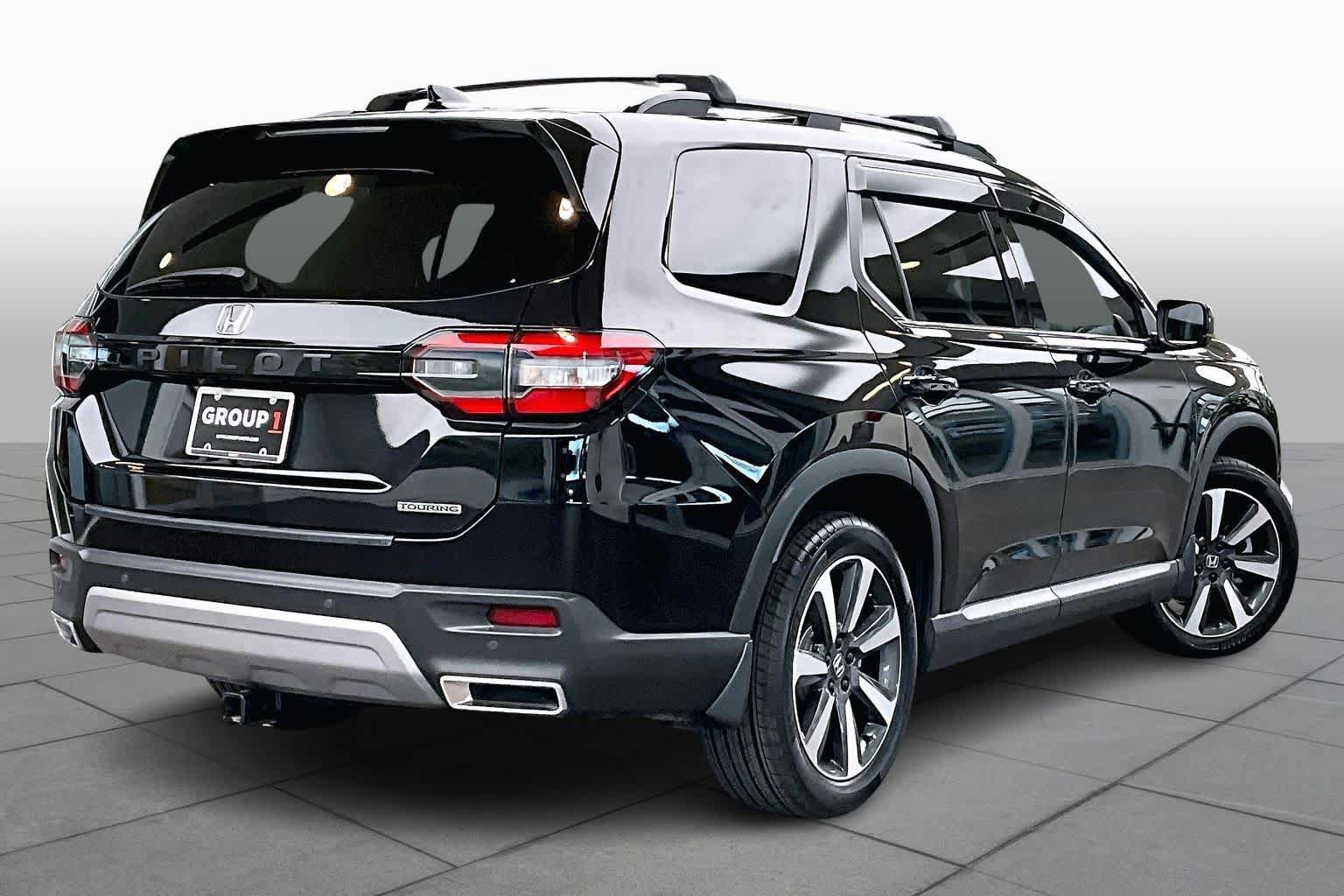 Used 2024 Honda Pilot Touring image 13