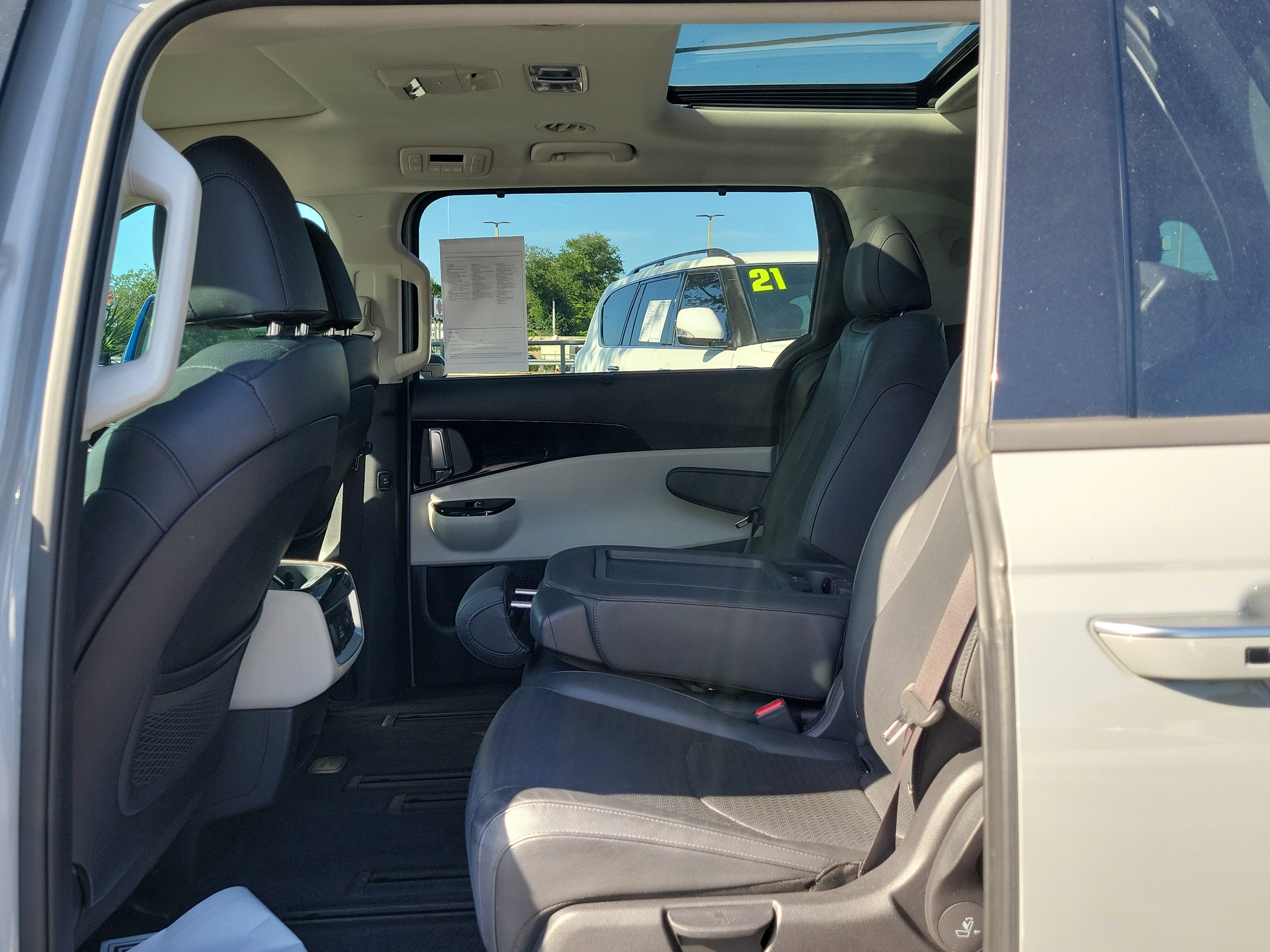 Used 2023 Kia Carnival SX Prestige FWD image 11