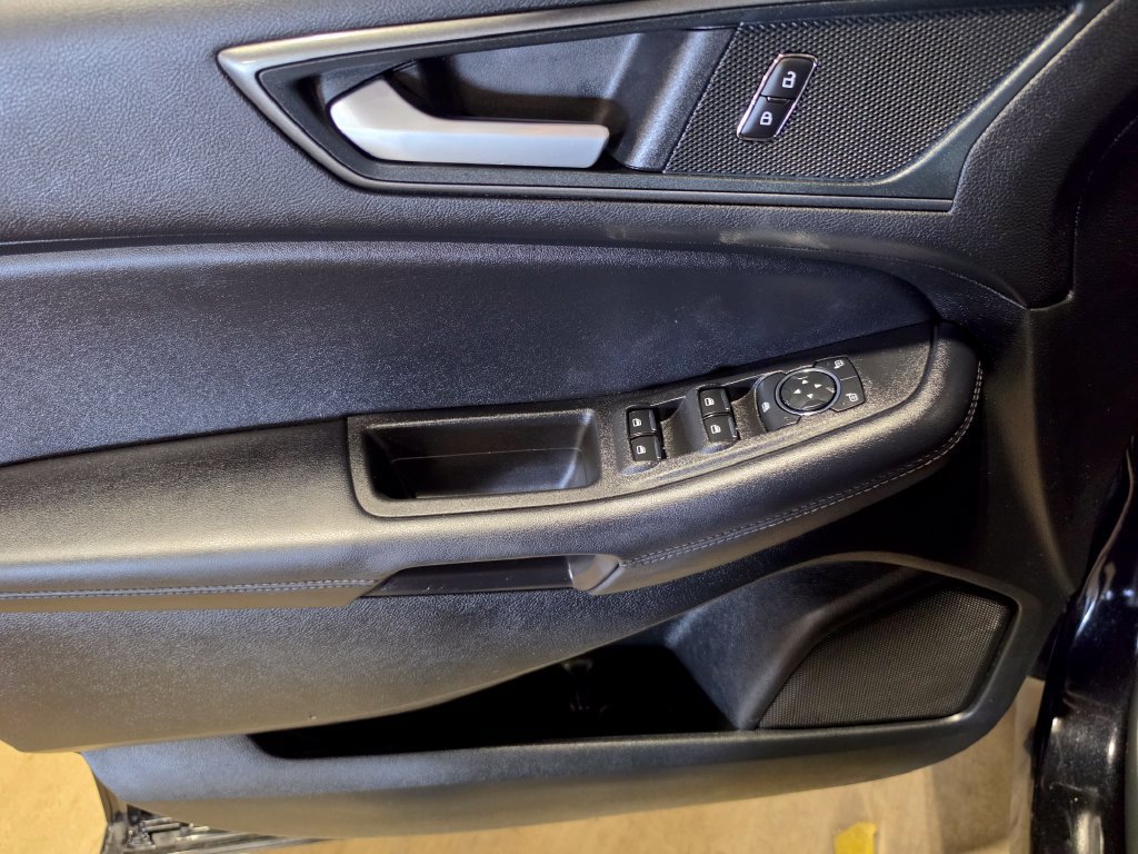 Used 2024 Ford Edge SE w/ Black Appearance Package AWD/4WD image 5