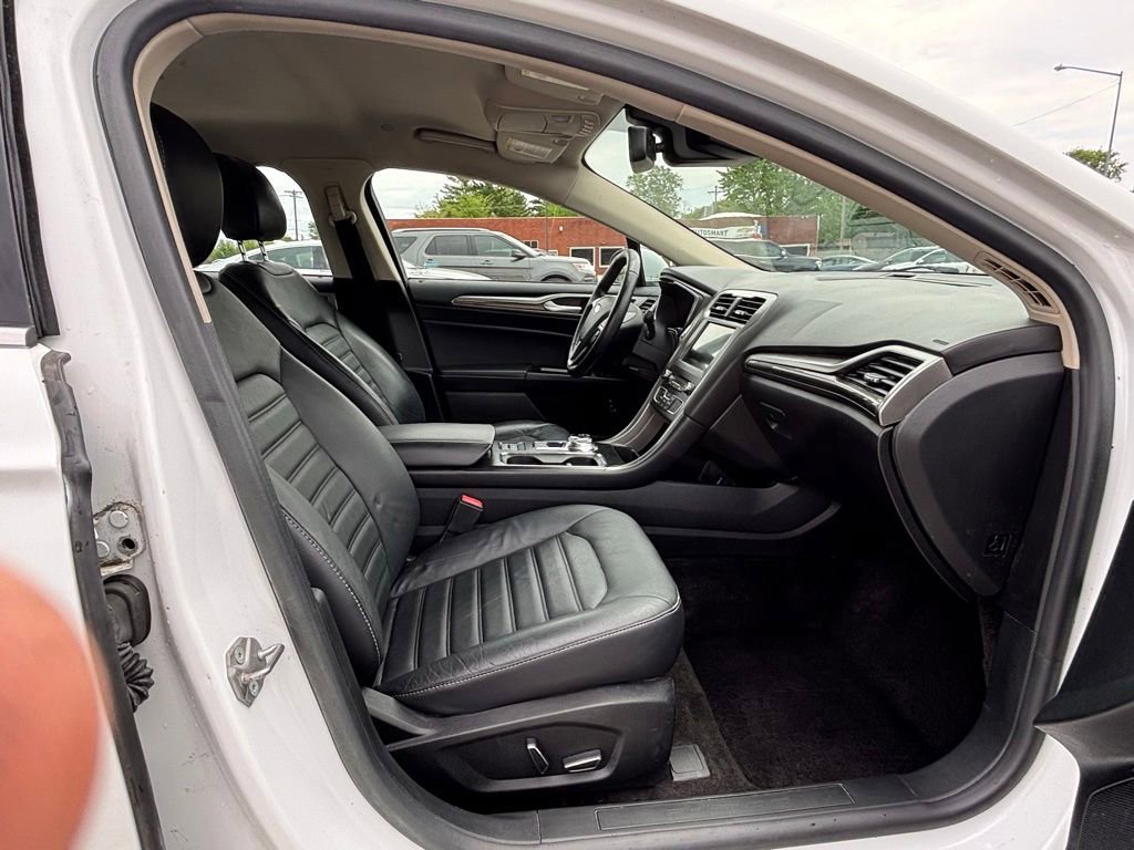 Used 2018 Ford Fusion SE w/ Equipment Group 602A FWD image 12