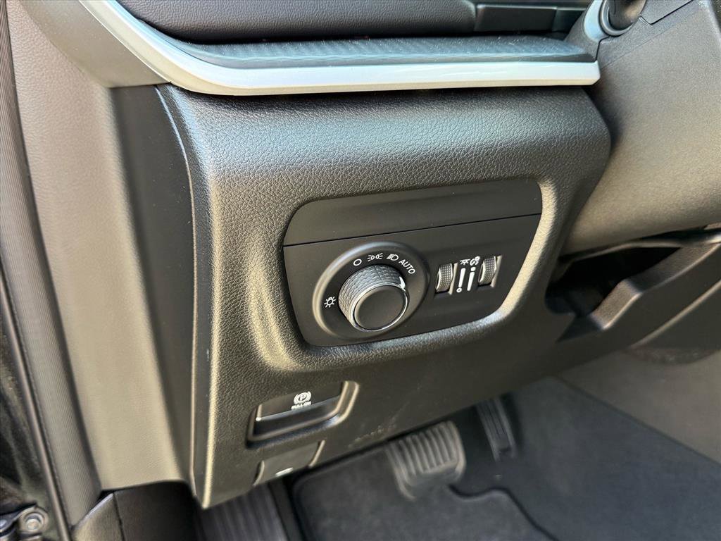 Used 2024 Jeep Grand Cherokee L Laredo AWD/4WD image 21