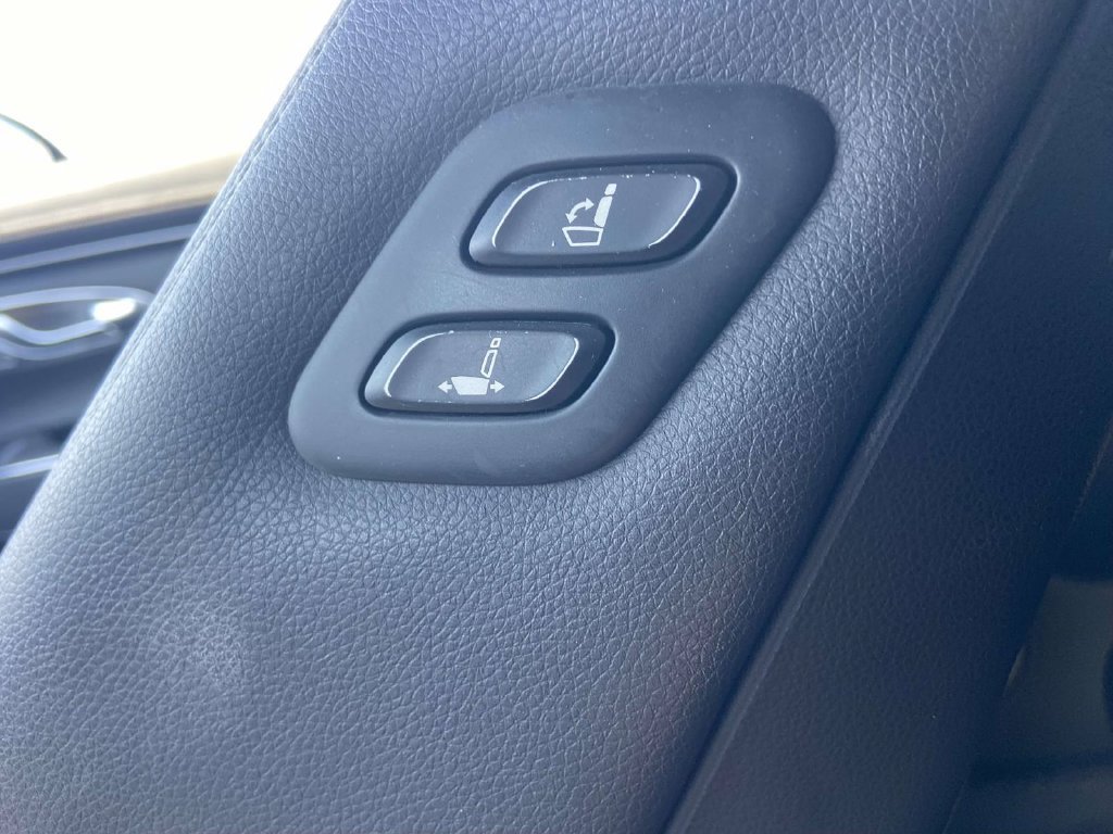 Used 2024 Genesis GV70 2.5T w/ Sport Prestige Package AWD/4WD image 8