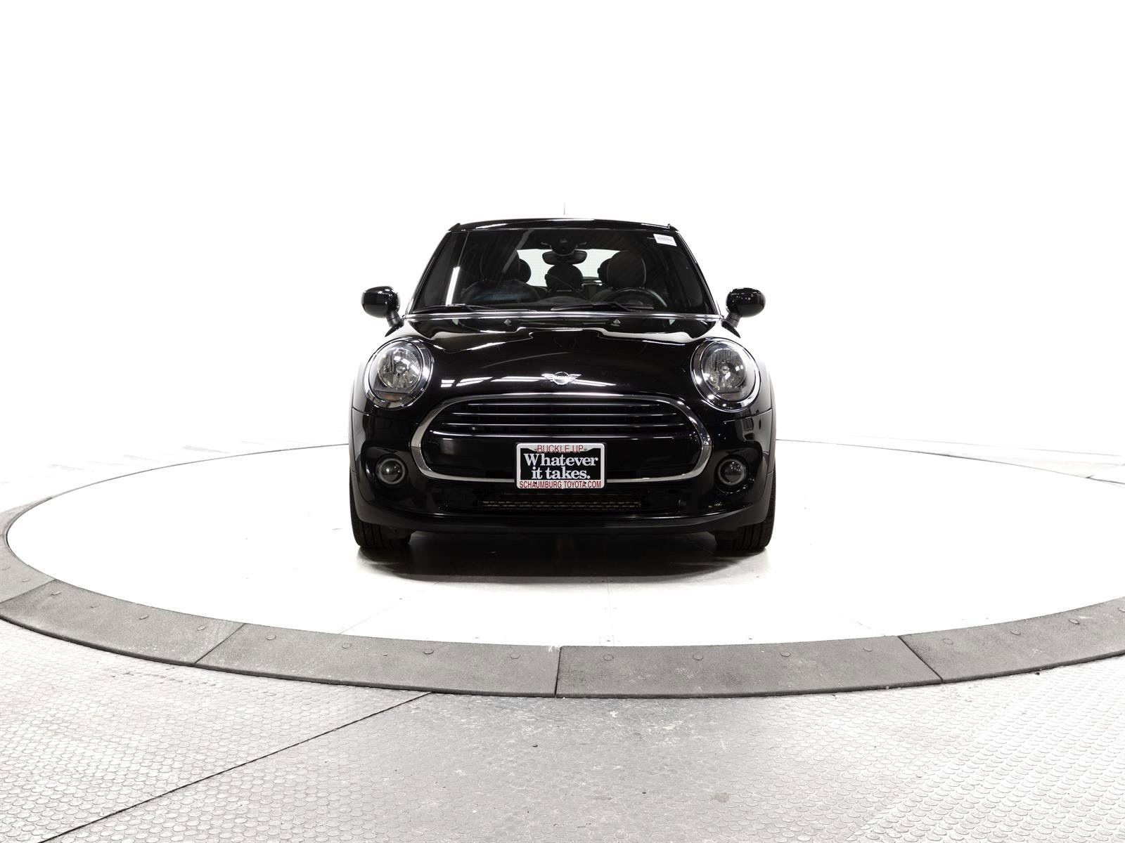 Used 2021 MINI Cooper 4-Door Hardtop image 2