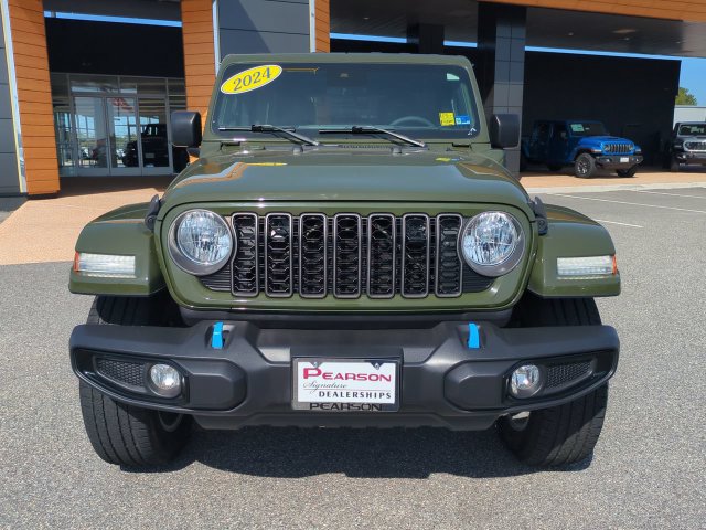 Used 2024 Jeep Wrangler Unlimited w/ Convenience Group AWD/4WD image 9