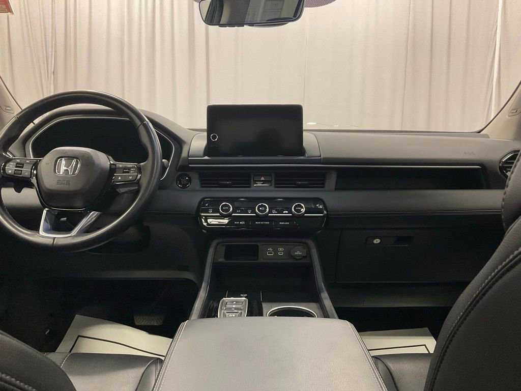 Used 2023 Honda Pilot Touring image 6