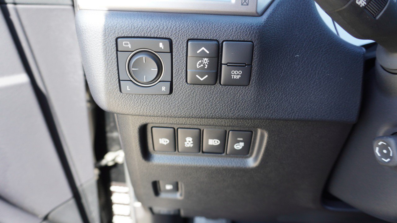 Certified 2023 Lexus GX 460 Premium w/ Premium Package AWD/4WD image 24