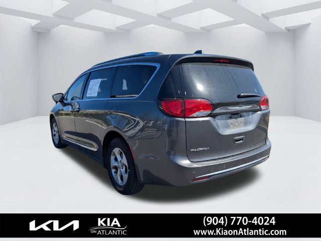 Used 2017 Chrysler Pacifica Touring-L Plus FWD image 4