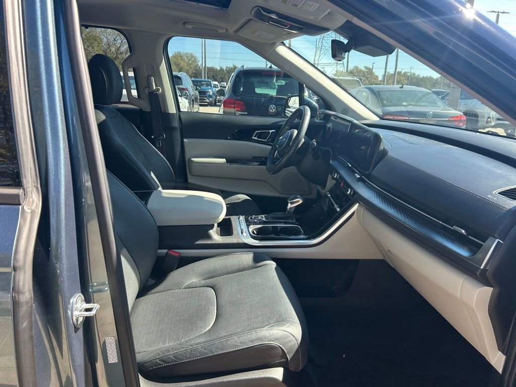 Used 2023 Kia Carnival SX Prestige image 32