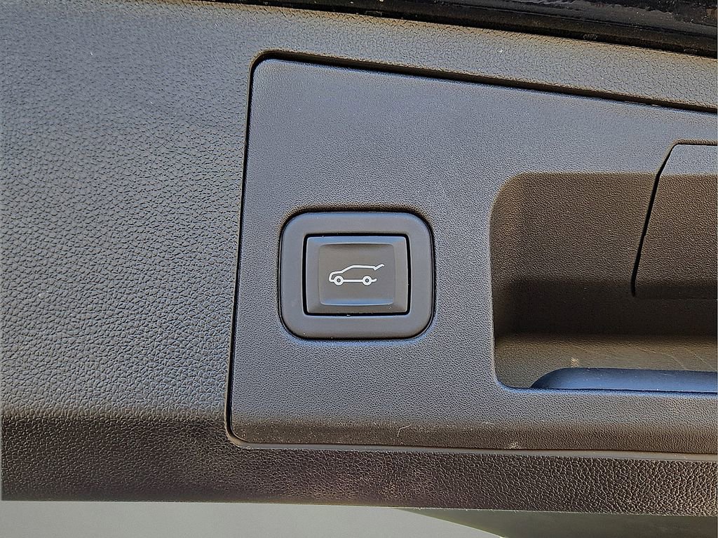 Used 2024 Cadillac XT4 Premium Luxury image 12