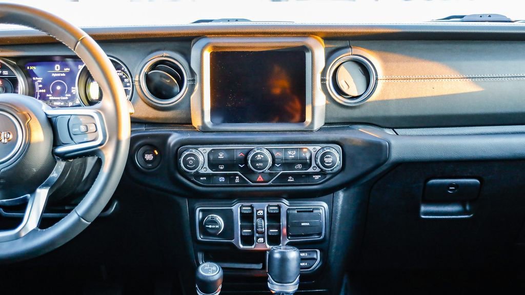 Used 2023 Jeep Wrangler Unlimited Sahara image 16