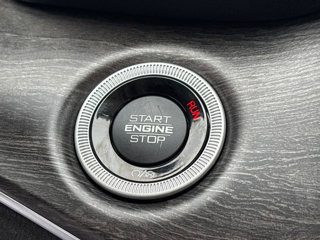 Used 2023 Jeep Grand Cherokee Limited w/ Black Appearance Package image 34