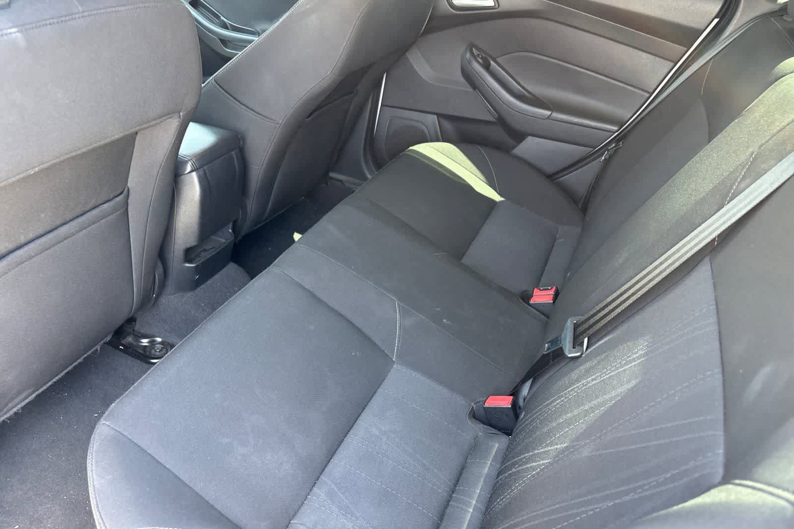 Used 2015 Ford Focus SE w/ SE Sport Package FWD image 5