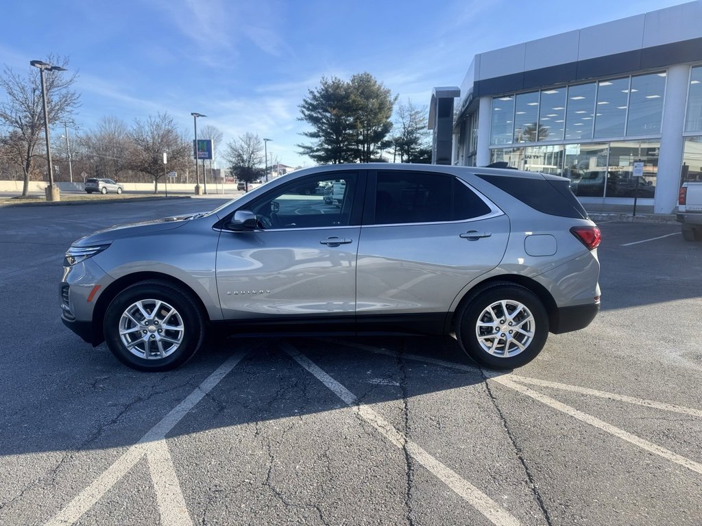 Used 2023 Chevrolet Equinox LT image 2