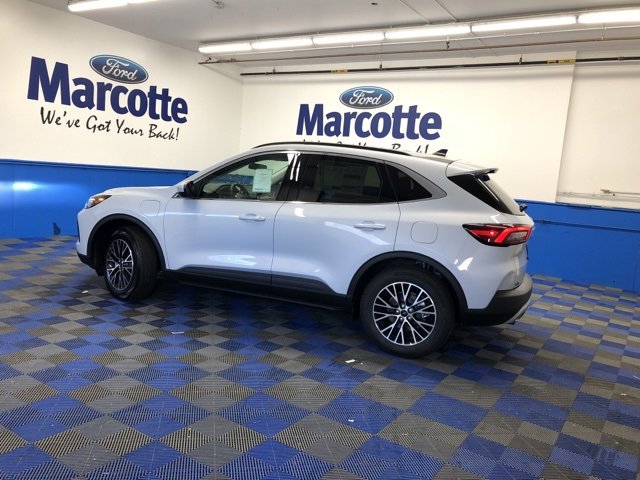 New 2025 Ford Escape SE image 2