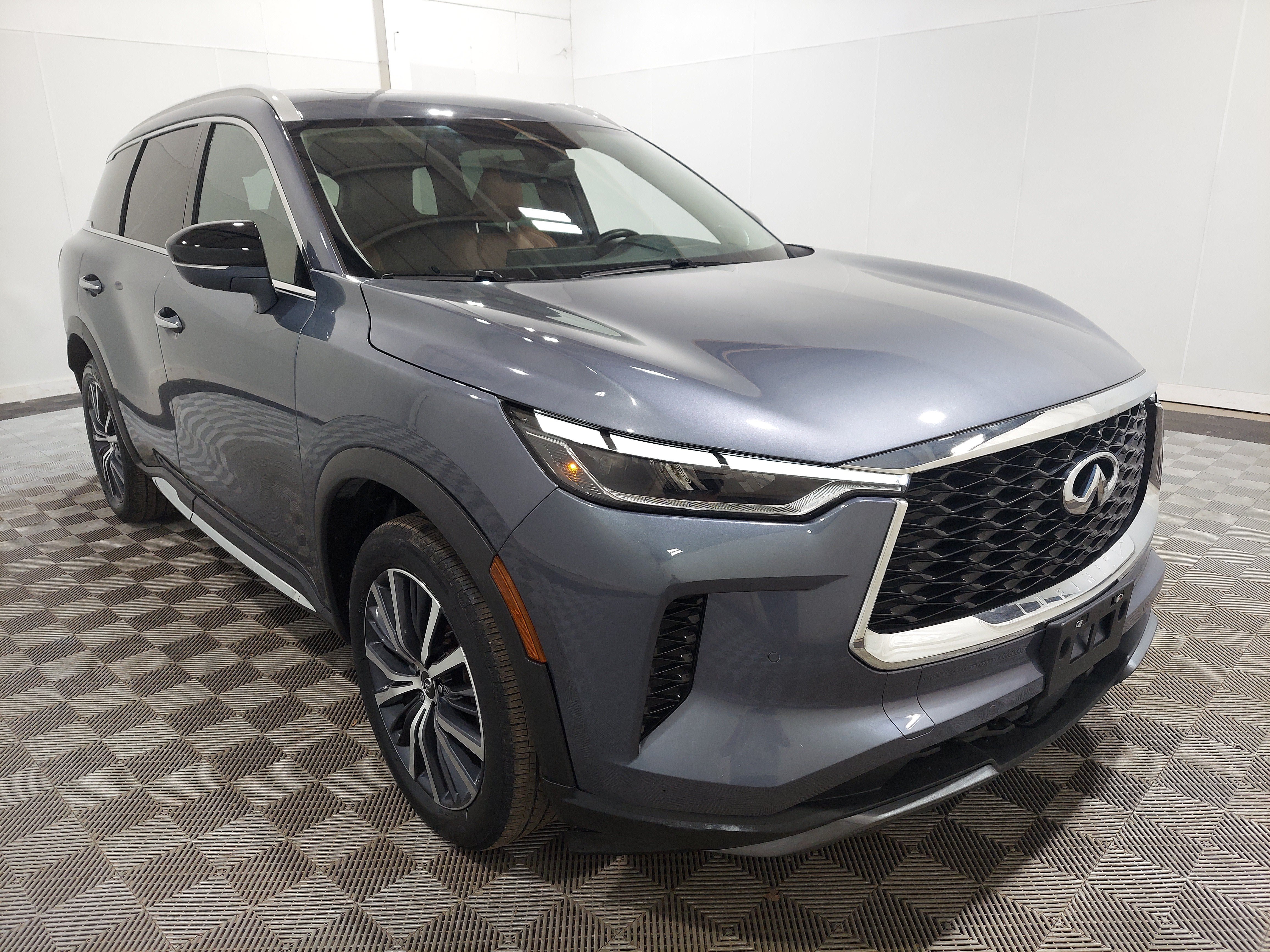 Used 2024 INFINITI QX60 Sensory AWD/4WD image 4