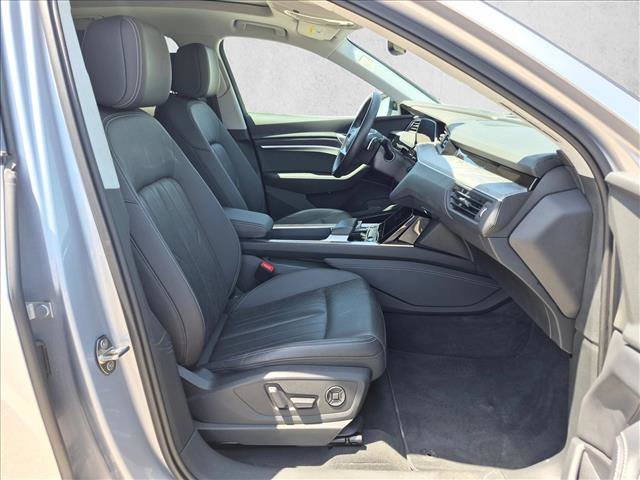 Used 2021 Audi e-tron Premium Plus w/ Premium Plus Package AWD/4WD image 21