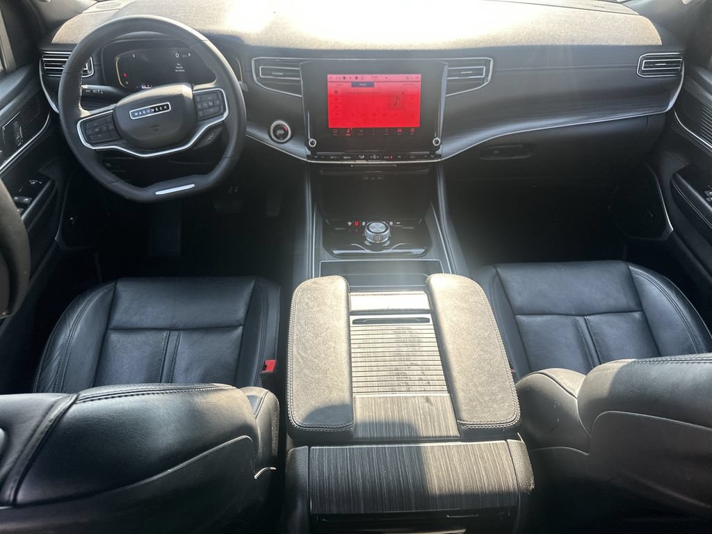 Used 2024 Jeep Wagoneer L Series II RWD image 22