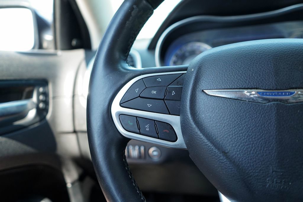 Used 2019 Chrysler 300 Limited w/ Safetytec Plus Group image 25