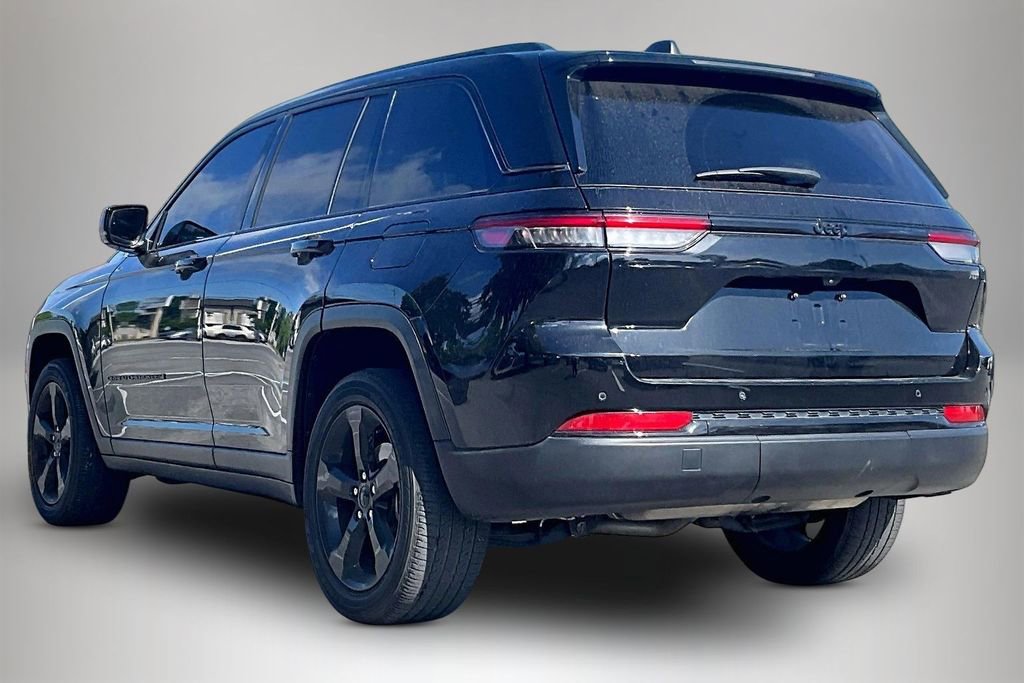 Used 2022 Jeep Grand Cherokee Altitude RWD image 4