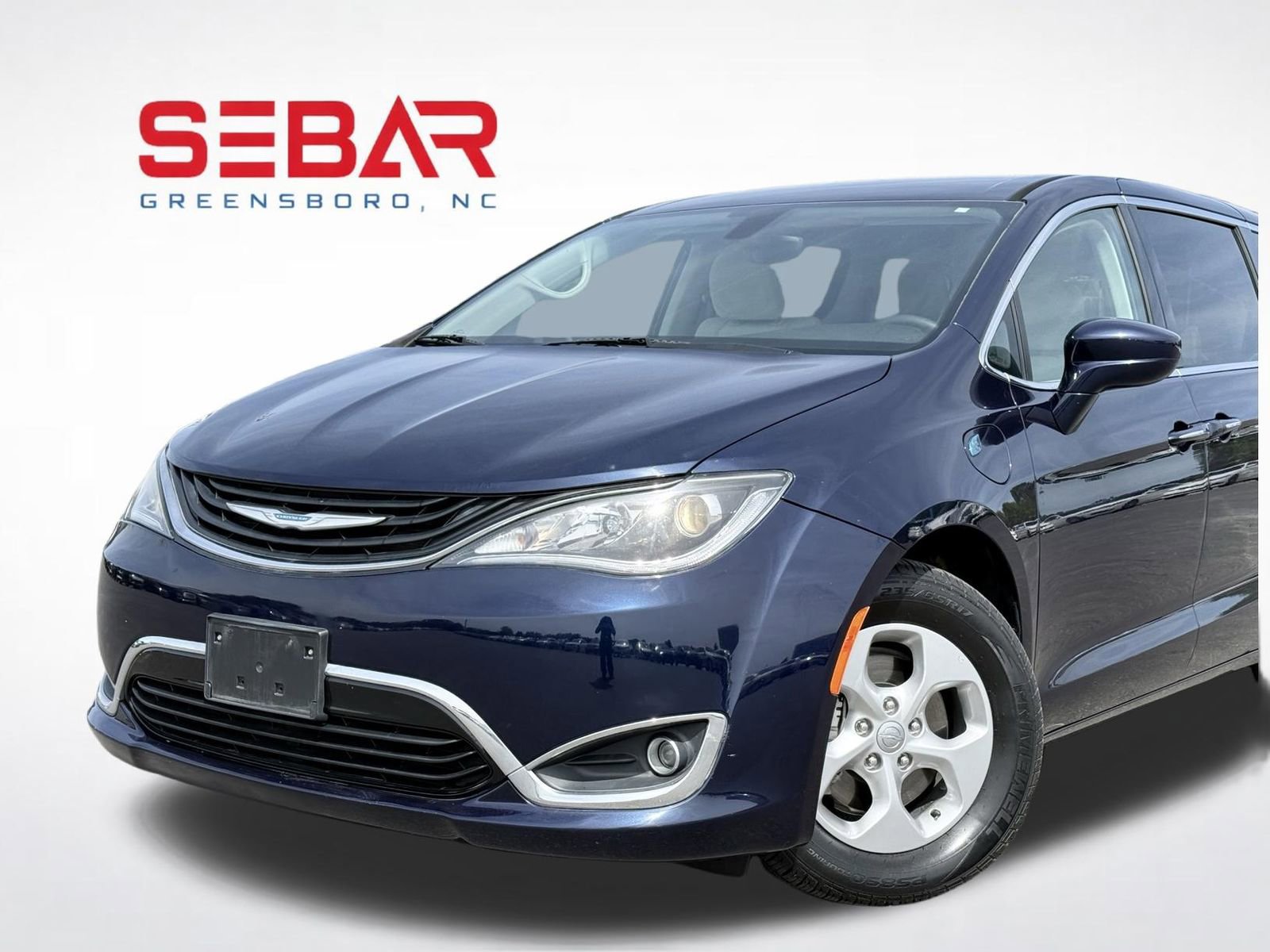 Used 2018 Chrysler Pacifica Touring Plus image 2