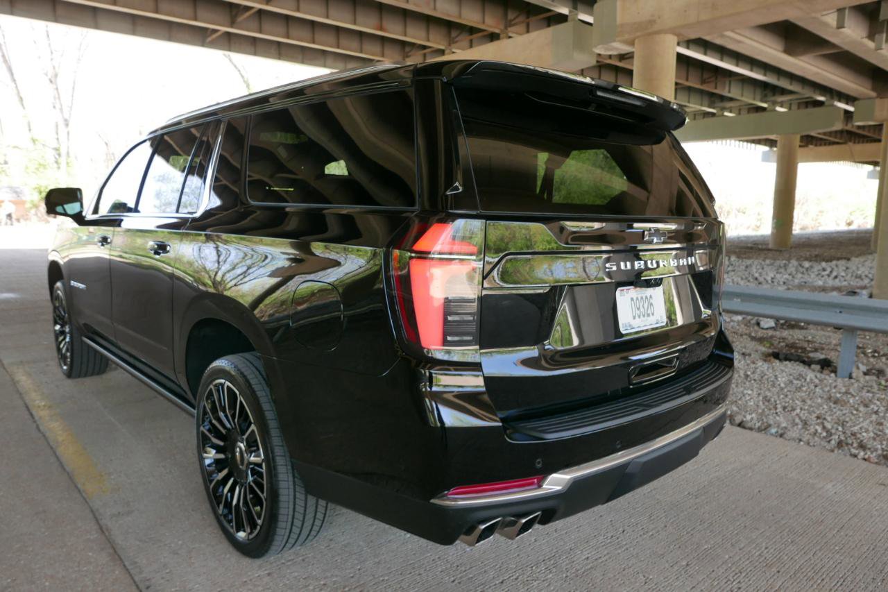 Used 2025 Chevrolet Suburban High Country image 60