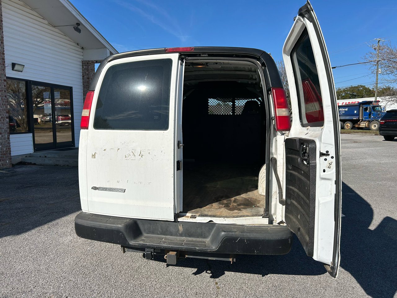 Used 2005 Chevrolet Express 1500 image 8