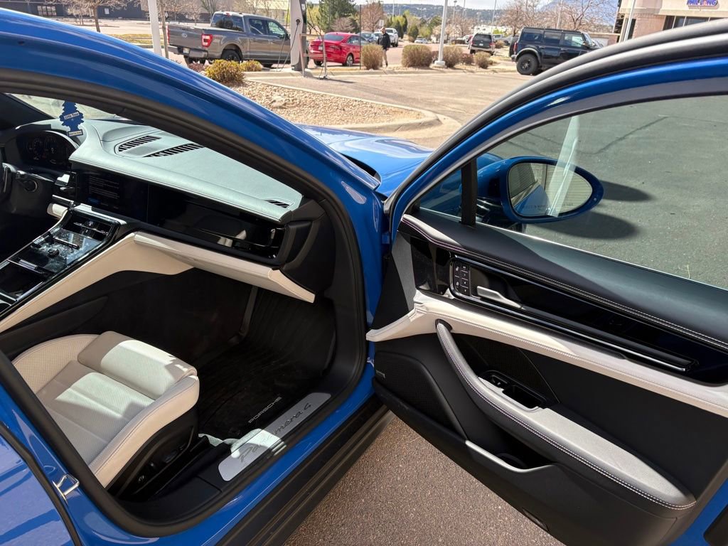 Used 2024 Porsche Panamera 4 image 28