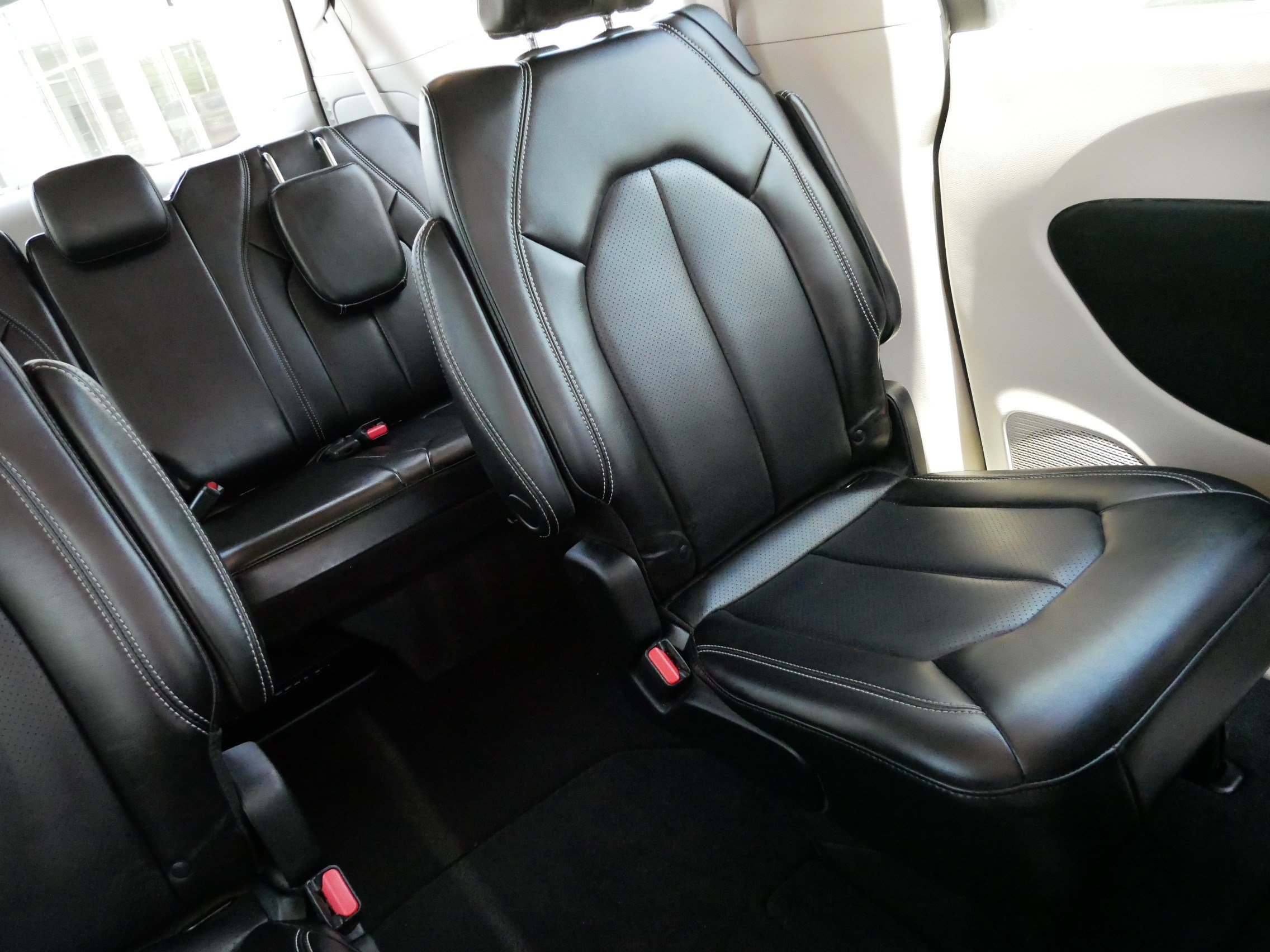 Used 2023 Chrysler Pacifica Touring-L AWD/4WD image 14