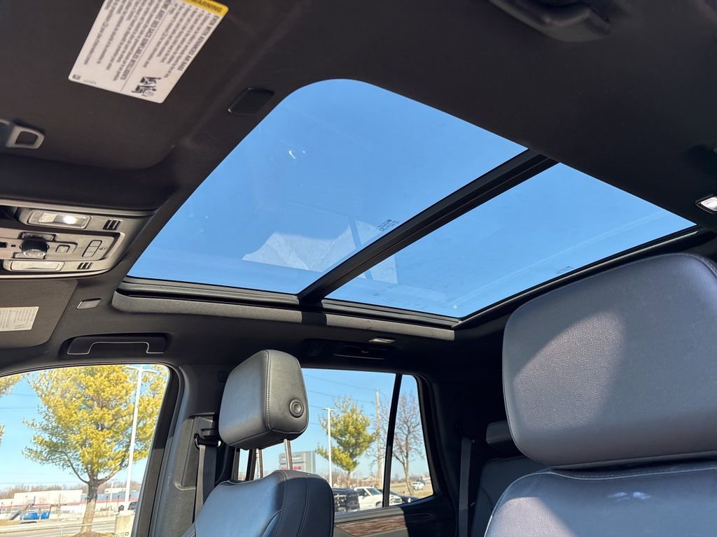 Used 2022 Chevrolet Tahoe Z71 w/ Luxury Package AWD/4WD image 2
