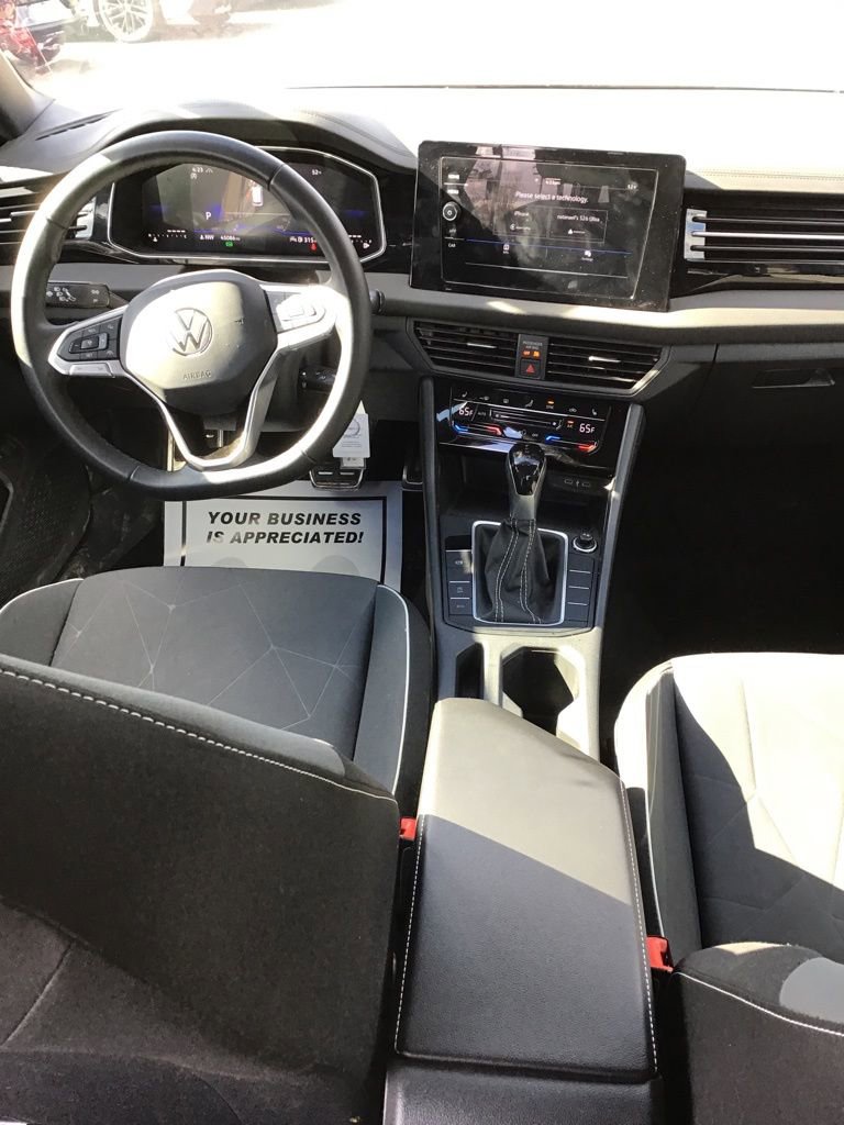 Used 2025 Volkswagen Jetta Sport image 6