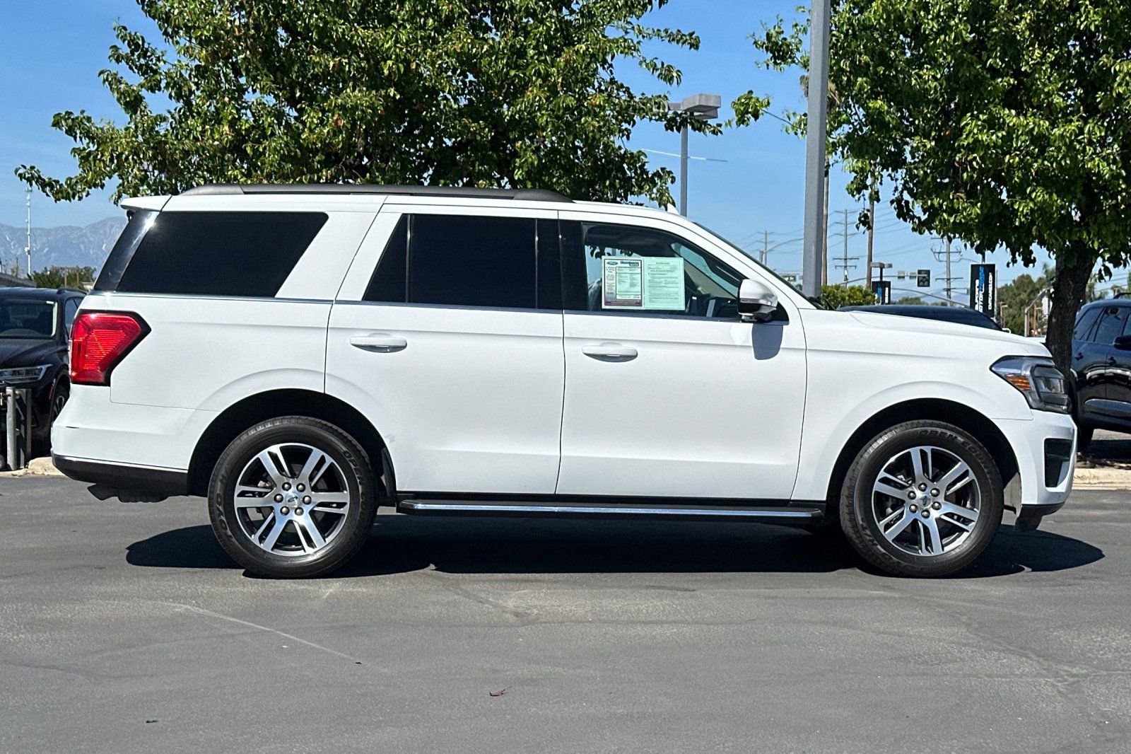 Used 2023 Ford Expedition XLT image 3