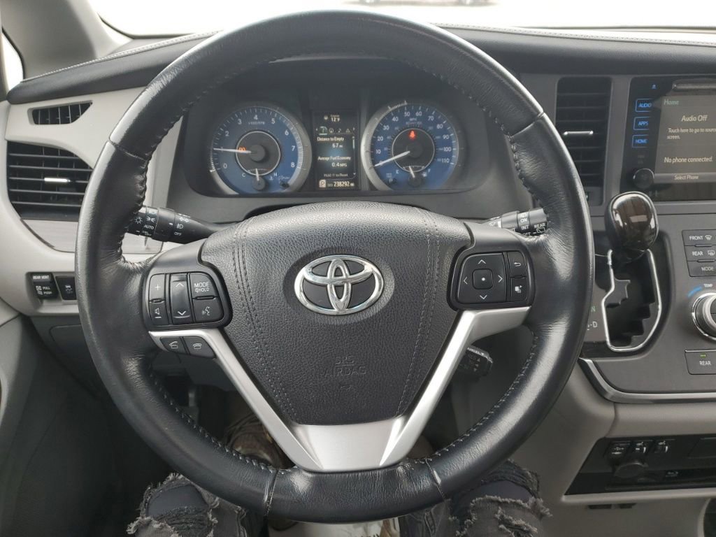 Used 2015 Toyota Sienna XLE Premium image 13