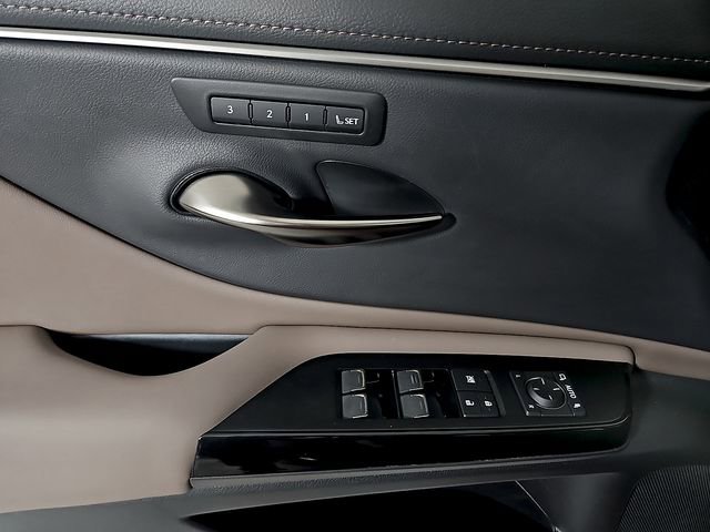 Used 2025 Lexus ES 350 w/ Premium Package FWD image 13