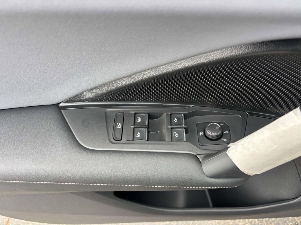 New 2026 Volkswagen Tiguan SE R-Line image 13