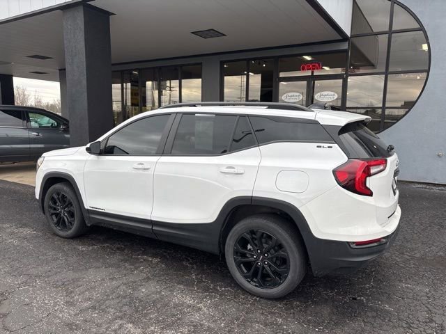 Used 2022 GMC Terrain SLE w/ Driver Convenience Package image 4