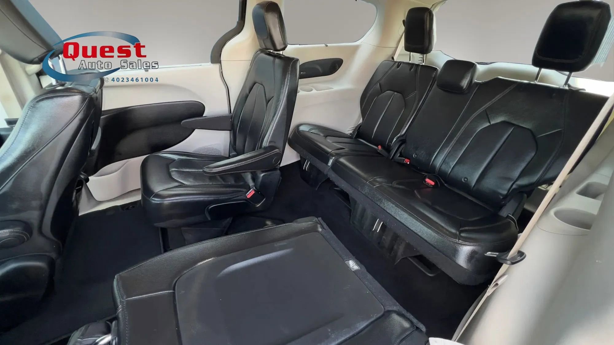 Used 2018 Chrysler Pacifica Touring-L Plus FWD image 14