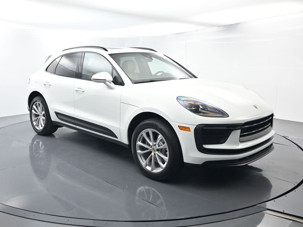 Certified 2022 Porsche Macan AWD/4WD image 17