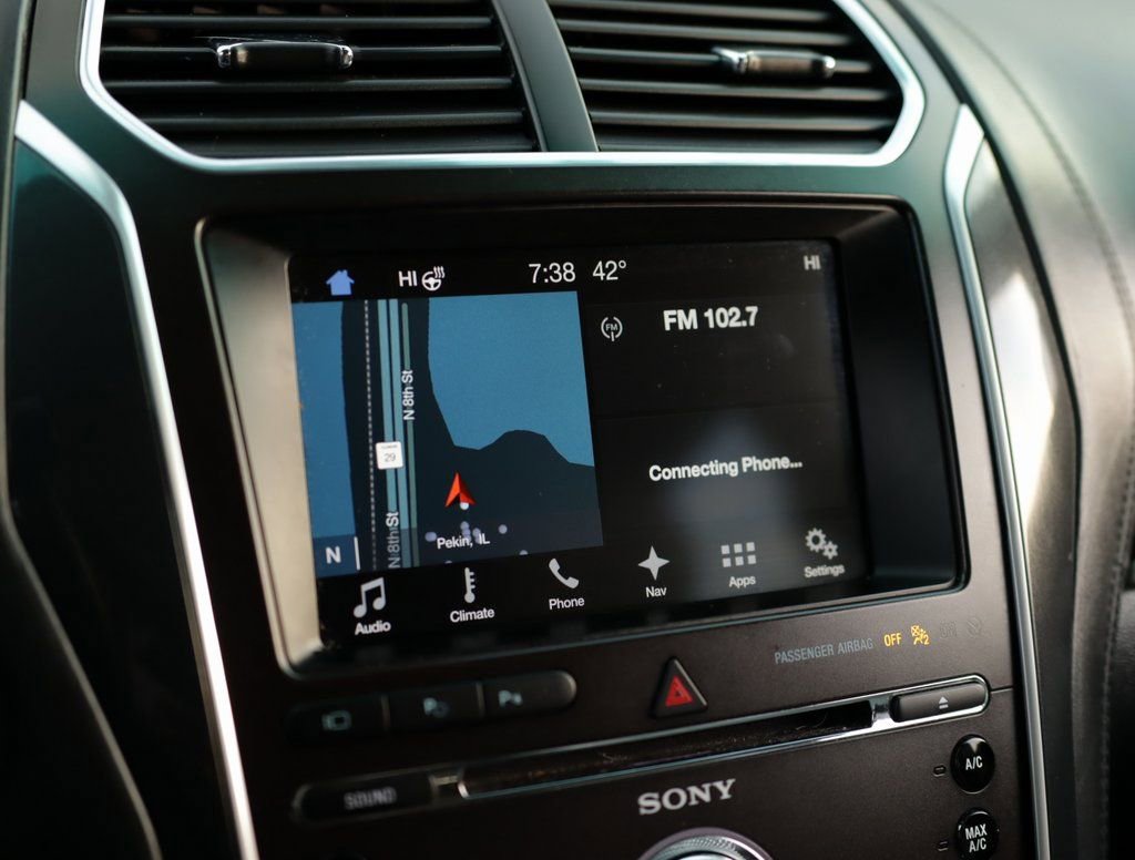 Used 2017 Ford Explorer Platinum image 14